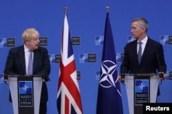 ბორის ჯონსონი (მარცხნივ) და იენს სტოლტენბერგი