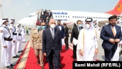 محمد اشرف غنی رئیس جمهوری افغانستان حین ورود به میدان هوایی دوحه. ۵ اکتوبر ۲۰۲۰