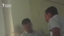 Özbek häkimi mekdep direktorlaryny ýençýär