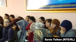 The wearing od Islamic head coverings has increasingly become an issue in Kazakhstan, especially in schools and universities.