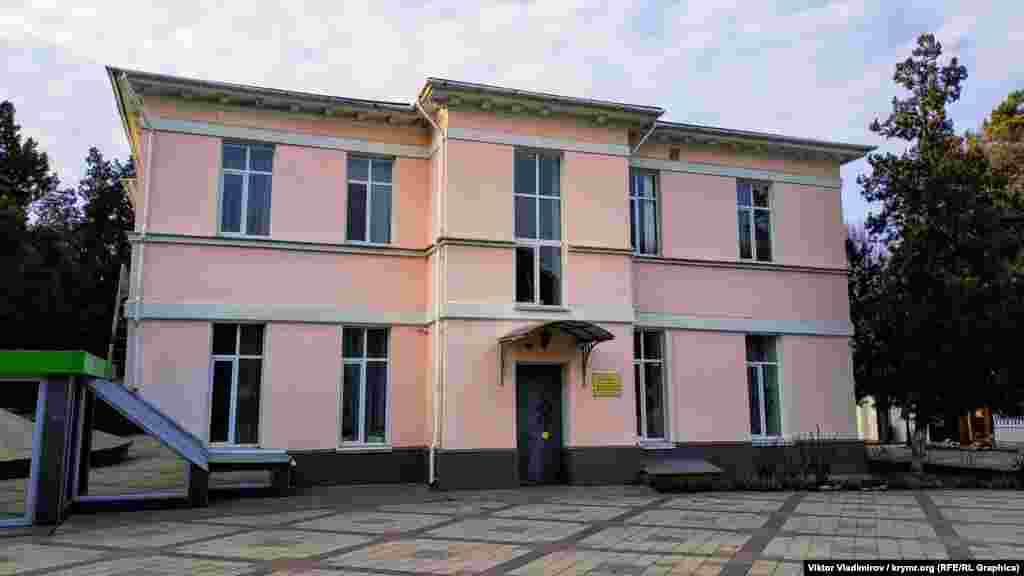 Один з об'єктів парку ‒ будівля Дитячої музичної школи № 1 ім. Рахманінова