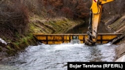 Pamje nga zona ku është dëmtuar kanali i Ibër-Lepencit.