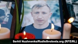 Під час акції пам'яті Віталія Шишова під будівлею посольства Білорусі. Київ, 3 серпня 2021 року