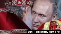 Patriarhul Kirill al Rusiei și Vladimir Putin.