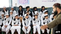 د طالبانو نوی معرفي شوی یونیفورم 