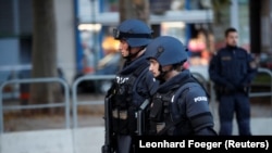 Полициски сили во Виена ден по терористичкиот напад