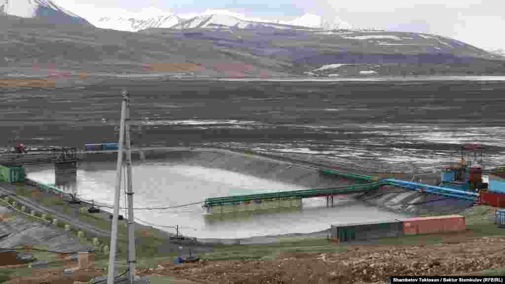 &ldquo;Кумтөр Голд&rdquo; ишканасынын маалыматында уу калдыктар сакталган жайда 106 тонна алтын бар.&nbsp;