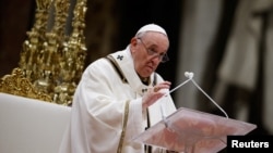 Понтифик Франциск Ватикандагы месса учурунда. 24-декабрь, 2021-жыл.