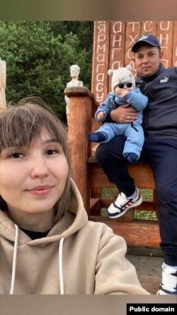 Рамин Алиев хатыны һәм улы белән