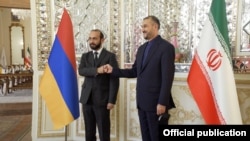 Iran - Foreign Ministers Ararat Mirzoyan (right) of Armenia and Hossein Amir-Abdollahian of Iran meet in Tehran, October 4, 2021