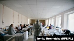 У Львові для хворих на COVID відкрили нове відділення у приміщенні медичного коледжу – фоторепортаж
