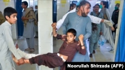 آرشیف، کودکی که در یک حمله انتحاری در ننگرهار زخمی شده است.