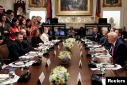 Преса питає президентів Трампа і Зеленського перед початком переговорів делегацій США та України у Білому домі