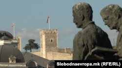 Споменици во Скопје