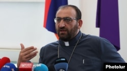 Արշակ արքեպիսկոպոսը, արխիվ