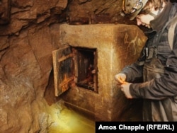 کریشتک می‌گوید این محفظه بتنی مخصوص نگهداری مواد منفجره بوده است.