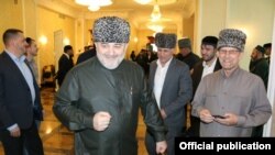 ГIалгIайчуьра муфтий Хамхоев Iийса (юккъера). 