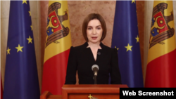 Presidentja e Moldavisë, Maia Sandu, gjatë adresimit para zgjedhjeve parlamentare. 