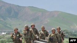 Куралдуу күчтөрдүн атайын даярдыктагы "Скорпион" тобунун жоокерлери Ала-Тоо машыгу жайында, 2011-жылдын 25-майы.