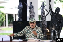 Очільник Венесуели Ніколас Мадуро жестикулює під час зустрічі з вищим військовим командуванням у Каракасі, Венесуела, 5 вересня 2025 року