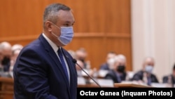 Guvernul PNL - PSD - UDMR urmează să depună astăzi jurământul în fața președintelui Iohannis, considerat de USR nașul acestei Coaliții. Imagine din Parlament cu premierul Ciucă și miniștrii PSD și PNL. 