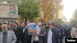 عکسی که از تجمع اعتراضی مجروحان جنگ ایران و عراق در روز شنبه، ششم آذر منتشر شده است