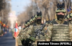 Military detachments participate in the rehearsal for the military parade organized on December 1, on the occasion of celebrating the National Day of Romania, at the Arc de Triumph in Bucharest.