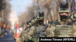 Armata României are 80.000 de oameni, dar șeful Statului Major al Apărării, generalul Gheorghiță Vlad, spune că ar fi nevoie de cel puțin 120.000 de militari profesioniști.