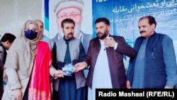 د پښتو ژبې لیکوال او شاعران داسې غونډې ستایي او غوښتنه کوي چې داسې غونډې باید د حکومت له خوا جوړې شي.