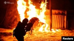 Рятувальники ліквідують наслідки російського удару по Ніжину, 15 вересня 2025 року