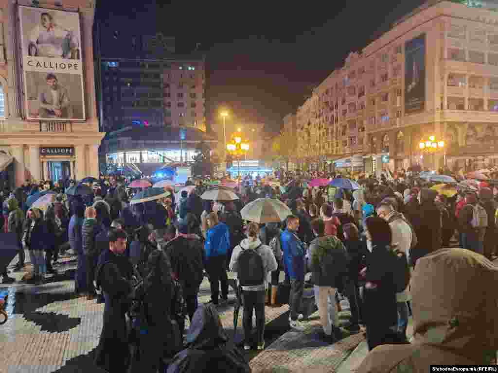 Организатор на протестот беше граѓанското движење „Кој е следен?“ кое тврди дека нема никаква поврзаност со политички партии ниту собира политички поени.