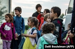 Дети из России, переданные представителям Москвы из лагеря «Аль-Хол» в городе Эль-Камышлы в Сирии. 12 ноября 2020 года.