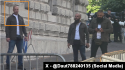 Deo "uniformisane" grupacije u "Ćacilendu", u Pionirskom parku 28. juna 2025. Jedan od 45 optuženih za napad u Banjskoj Vladimir Vučetić obeležen na slici levo