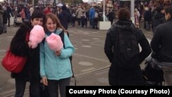 Сепидех менен Мехри Лондондо.