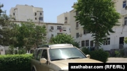 Aşgabadyň köçelerinde goýy reňkli awtoulaglar peýda boldy 