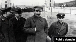 Климент Ворошилов, В'ячеслав Молотов, Йосип Сталін та Микола Єжов. Ілюстраційне фото