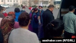 Aşgabatdaky azyk nobatlary 