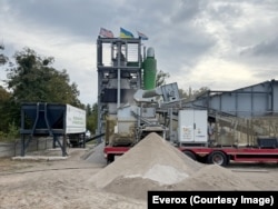 O fabrică de prelucrare a molozului în Ucraina.