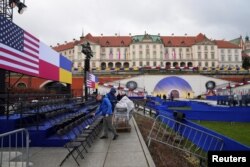 Підготовка до виступу президента США Джо Байдена у Варшаві. Польща. 21 лютого 2023 року