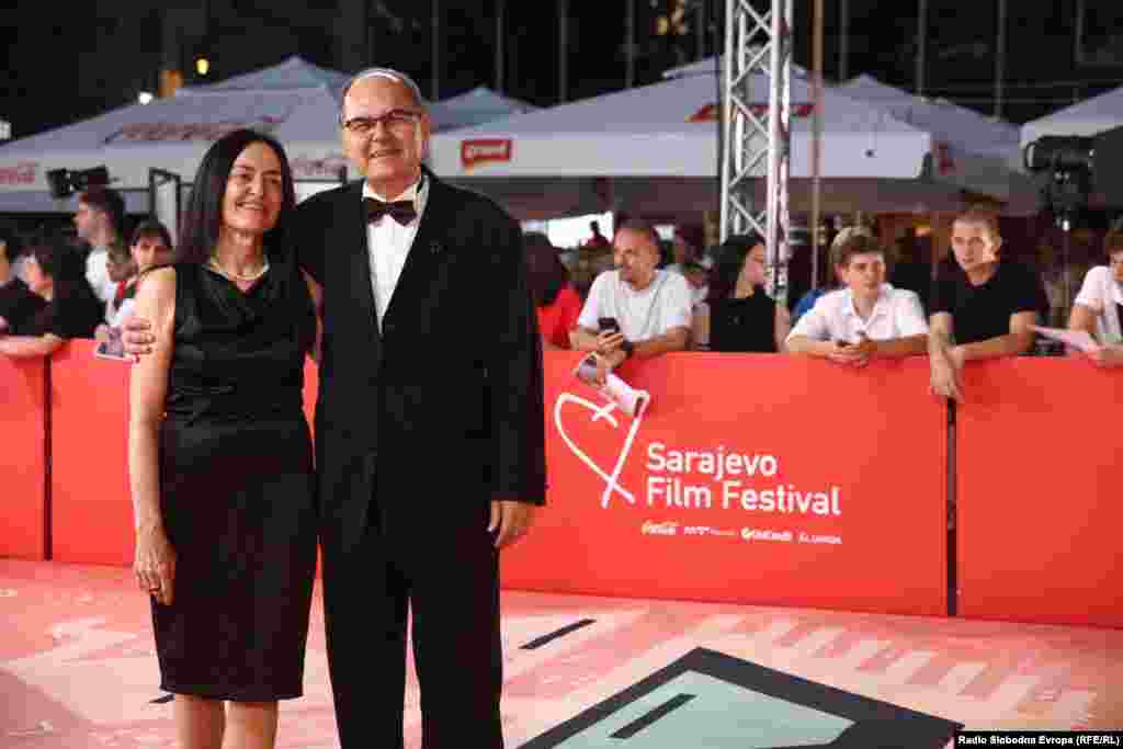 Visoki predstavnik Christian Schmidt sa suprugom na Crvenom tepihu. 