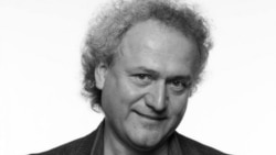 Cum transcriem numele și cuvintele din rusă și din alte limbi cu alfabet chirilic