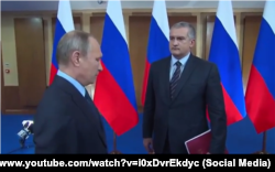 Владимир Путин и Сергей Аксенов во время дачи Путиным «разрешения обеспечить поставки газа в Геническ и Генический район Украины», ноябрь 2016 года