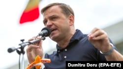 Andrei Nastase delivers a speech during a protest in front of the government building after his victory in the Chisinau mayoral runoff was invalidated, in Chisinau on July 1.