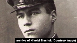 Федір Надольний, син розкуркулених Григорія та Ярини Надольних із села Баглаї на Хмельниччині. Загинув під Ленінградом у березні 1943 року