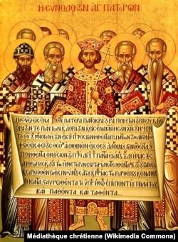 Icoană bizantină cu împăratul Constantin și episcopi participanți la sinodul de la Niceea (325) ținând în mână textul, în greacă, al Simbolului credinței, definitivat la următorul sinod, de la Constantinopol.