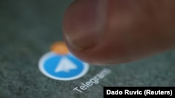 У Центрі протидії дезінформації РНБО України заявили, що рішення стосується саме службових пристроїв