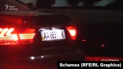 І той самий Lexus, який кілька годин чекав на заправці неподалік маєтку Ахметова під час святкування його дня народження