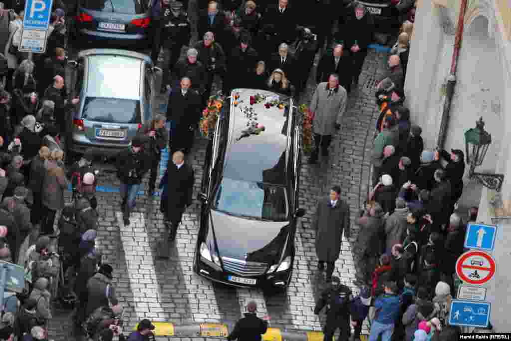 Havel's widow Dagmar (center), accompanied by her daughter Nina, lead the procession behind the hearse on its way to Prague Castle