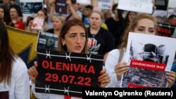 Родичі та друзі захисників «Азовсталі» вимагають визнати Росію державою-терористом після вбивства українських військовополонених у в’язниці в Оленівці на окупованій частині Донеччини. Київ, 4 серпня 2022 року 