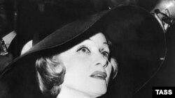 Marlene Dietrich (27 decembrie 1901, Berlin-Schöneberg – 6 mai 1992, Paris).